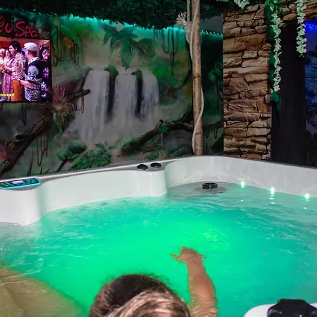 Hotel Coqueo - Jacuzzi & Sauna 77 Lizy-sur-Ourcq